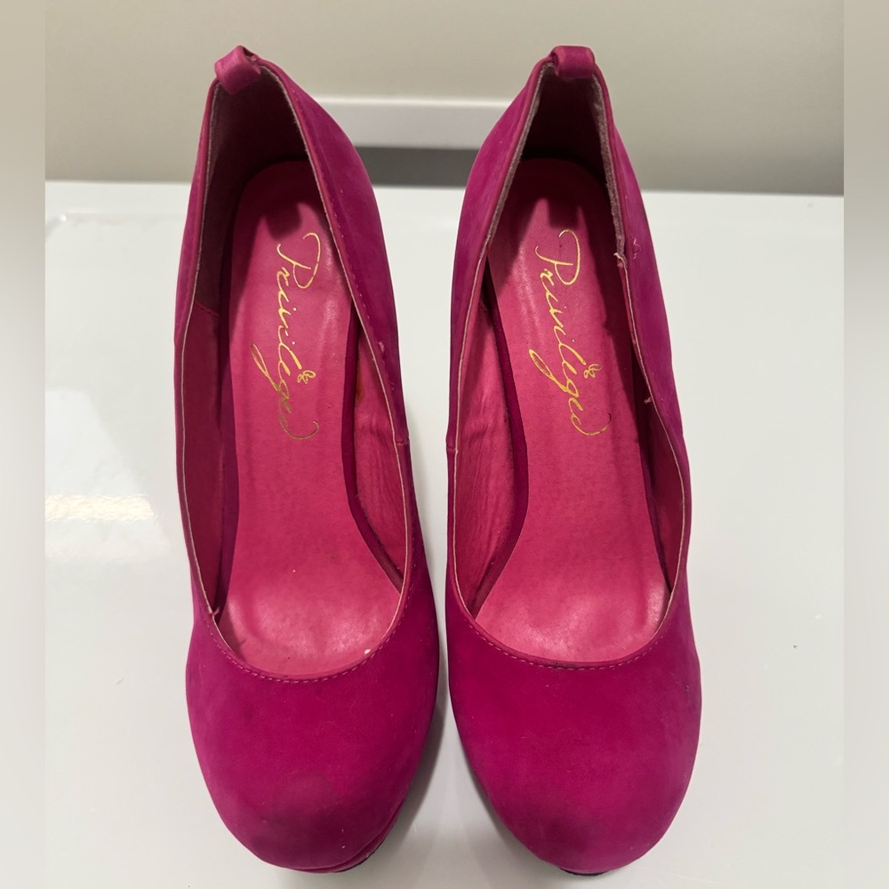 Women’s brand new hot pink suede wedges for sale!